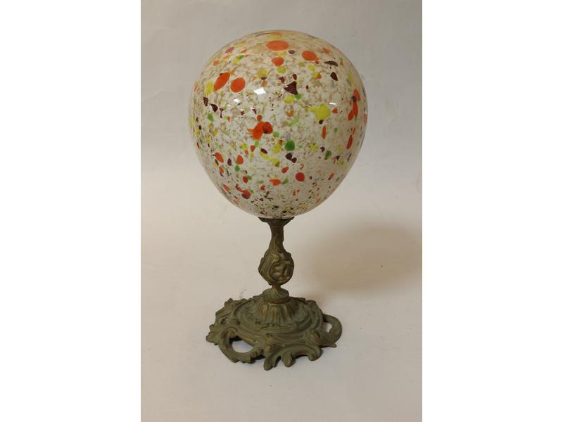 PORTE PERRUQUE formé d'un globe en verre...