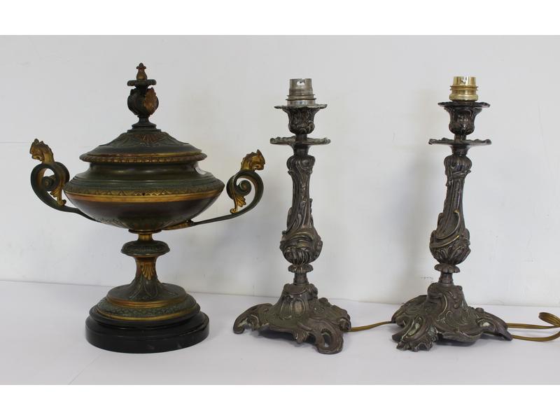 COUPE sur piédouche en bronze patiné.
