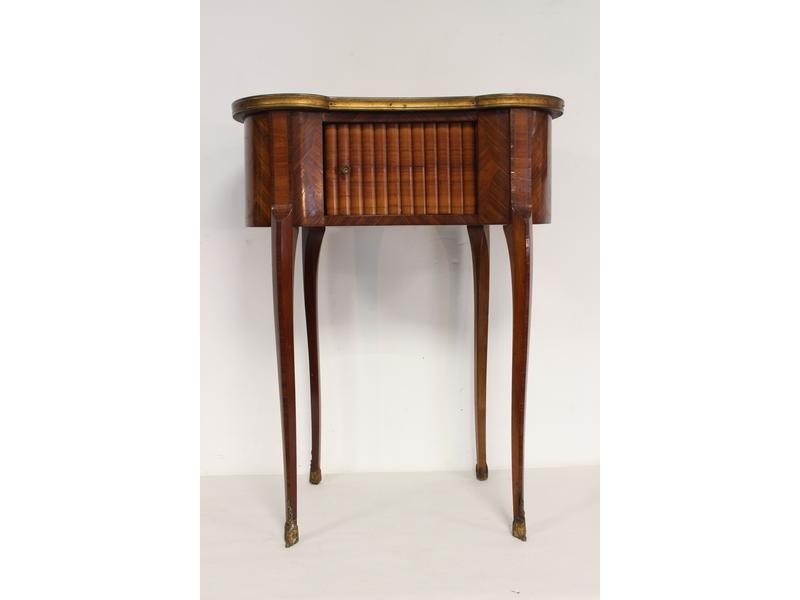 TABLE DE NUIT de forme rognon en acajou et...
