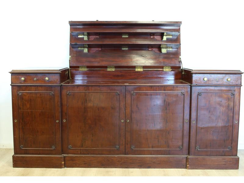ENFILADE en acajou et placage d'acajou moucheté,...