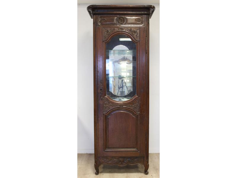 VITRINE rectangulaire en chêne ouvrant par...
