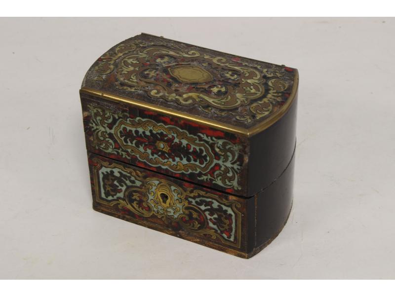 PETIT COFFRET A PARFUM en marqueterie Boulle...