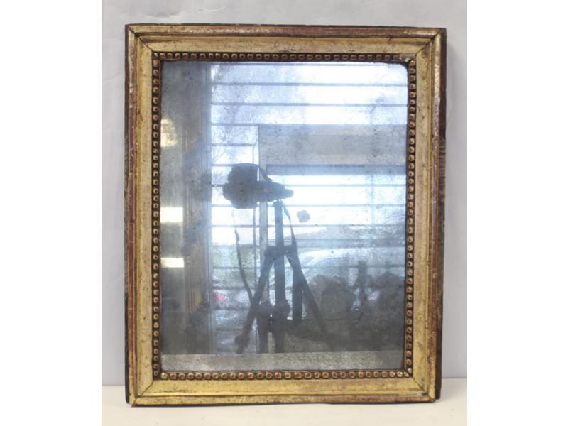 MIROIR rectangulaire dans un cadre en bas...