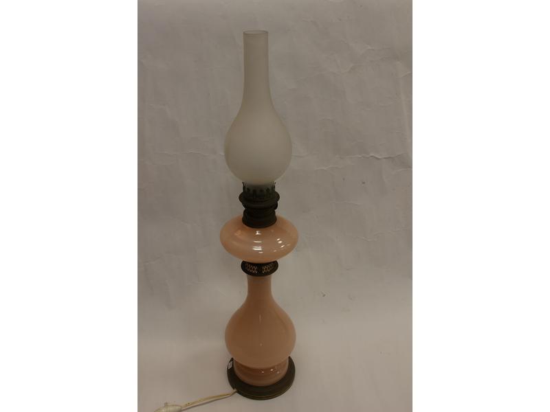 LAMPE A PETROL en opaline rose avec fusée...