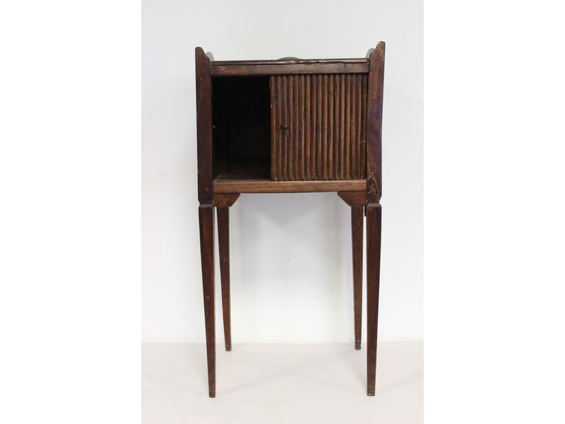 TABLE DE CHEVET en chêne teinté ouvrant par...