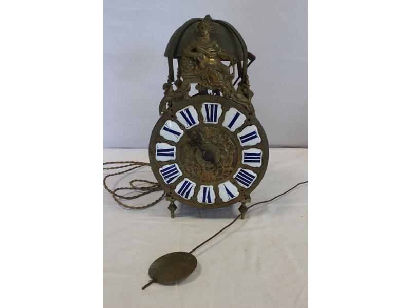 MOUVEMENT DE PENDULE en bronze, le cadran...