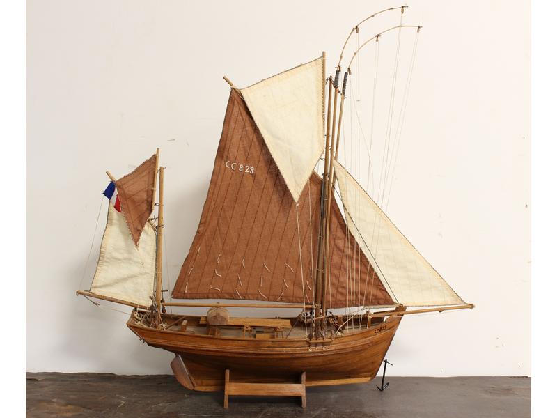 MAQUETTE DE GREEMENT deux mâts en bois avec...