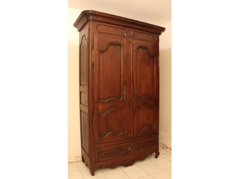 ARMOIRE rectangulaire en noyer et chêne moulurés...
