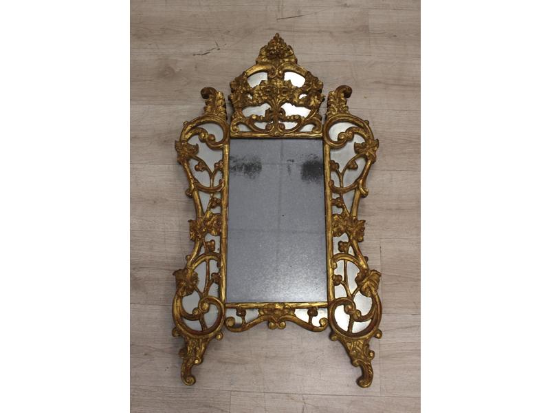 MIROIR à parcloses dans un cadre en bois...