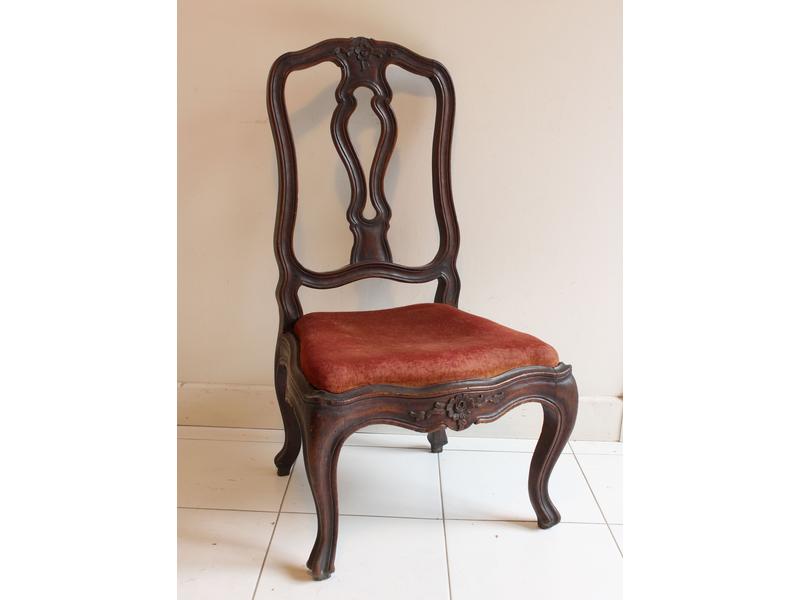 PETITE CHAISE à châssis à haut dossier plat...