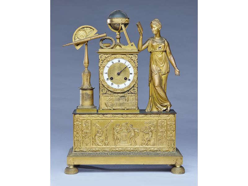 PENDULE BORNE à l'allégorie de l'Astronomie...
