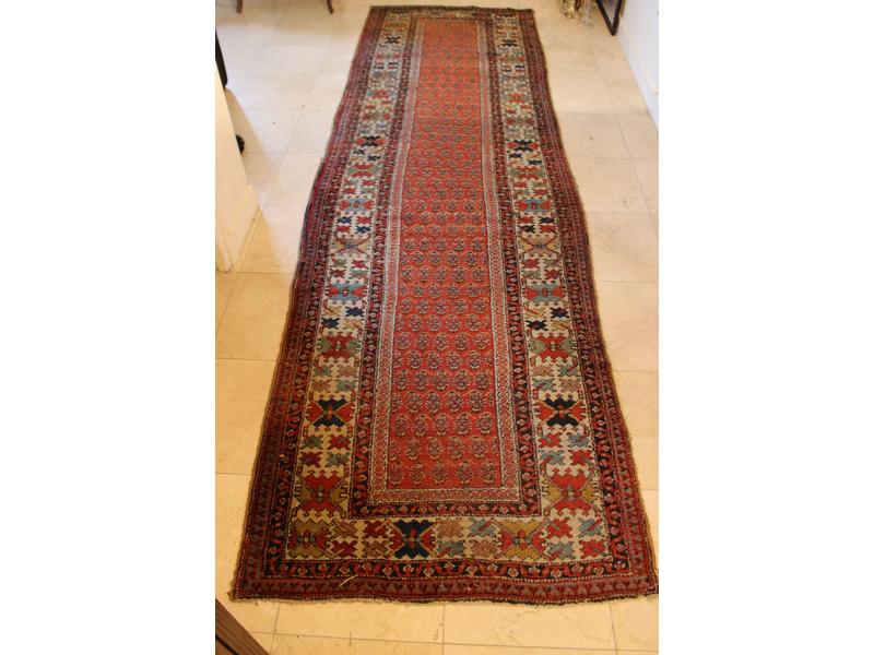 TAPIS GALERIE en laine à décor de boteh sur...