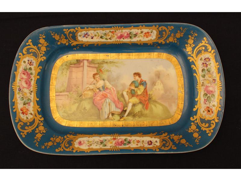 PLAT creux rectangulaire en porcelaine, à...