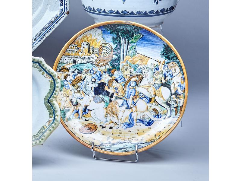 PLAT CREUX rond sur talon en faïence émaillée...