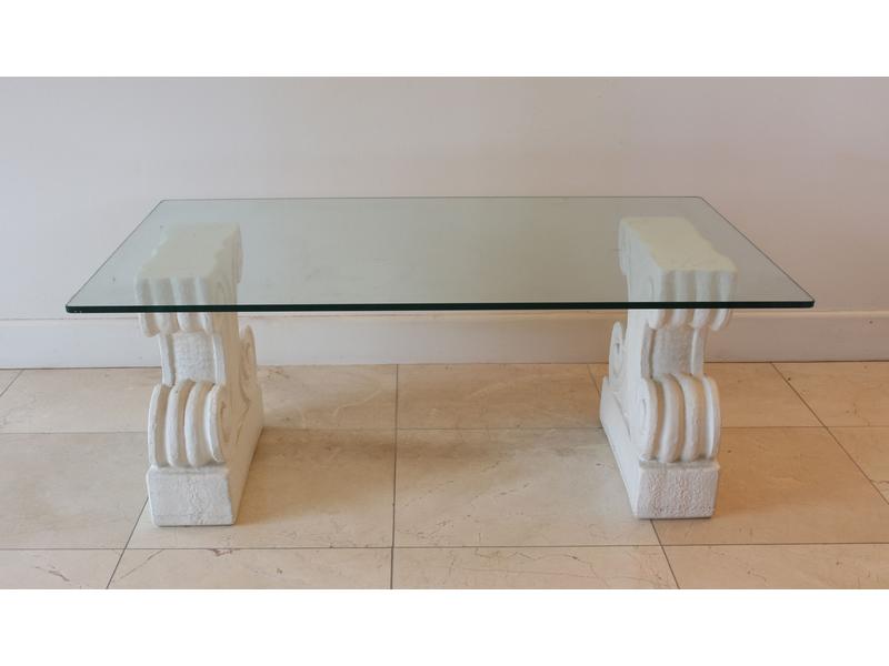 TABLE BASSE à plateau en verre et piètement...