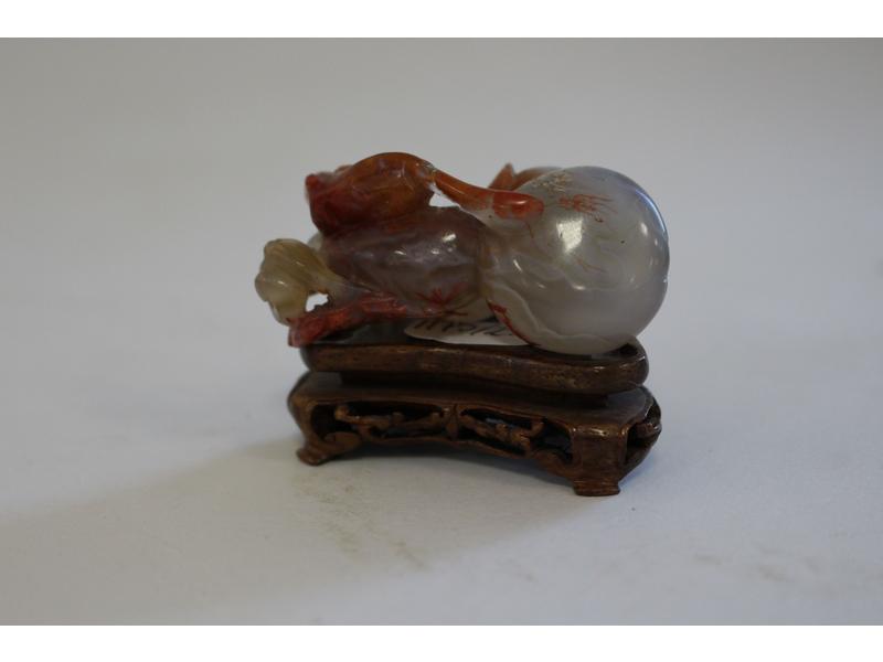 LOIR EN AGATE sculpté sur une branche de...