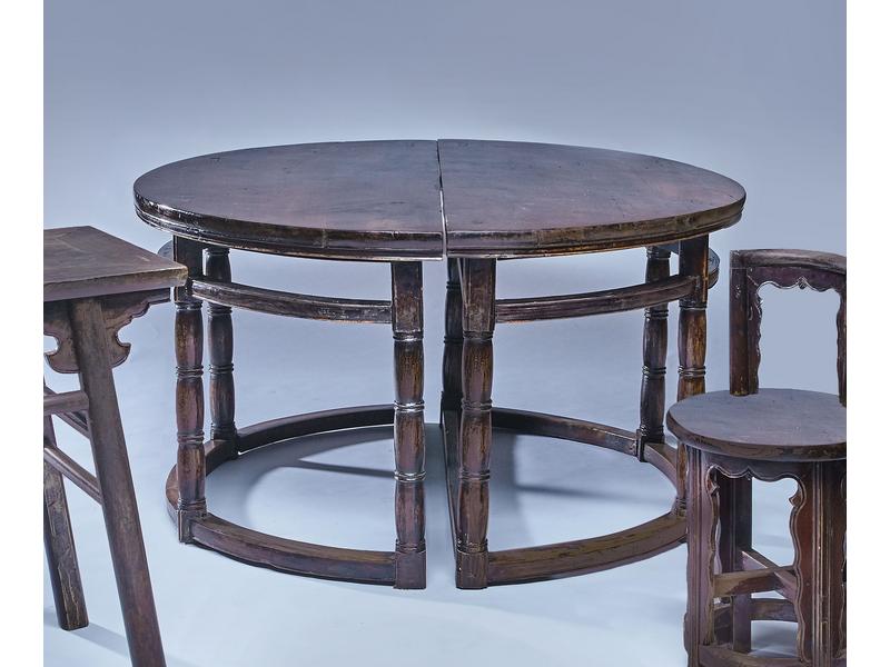 DEUX TABLES DE SALLE A MANGER demi-lune formant...