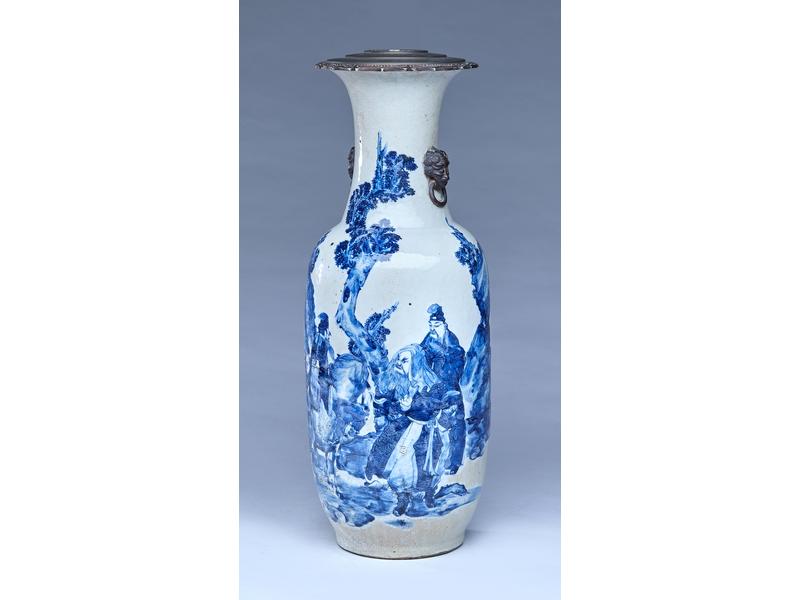 GRAND VASE balustre en grès émaillé blanc,...