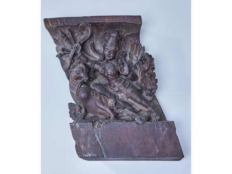 PANNEAU DE CHAR en bois sculpté en bas relief...