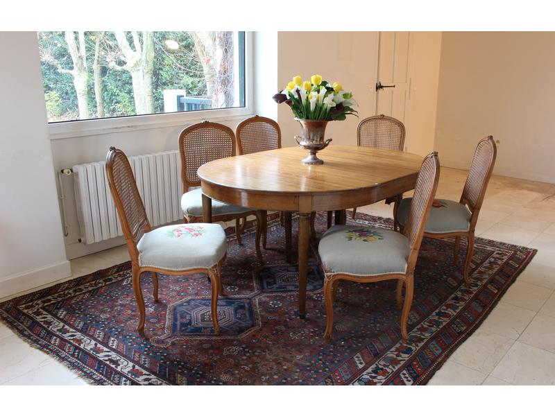 TABLE DE SALLE-A-MANGER ronde en acajou et...