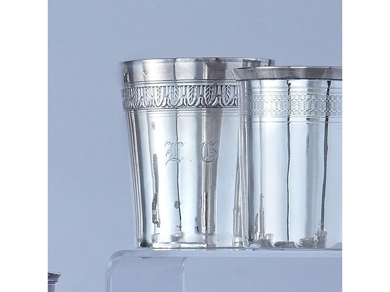 PETITE TIMBALE en argent uni à décor d'une...