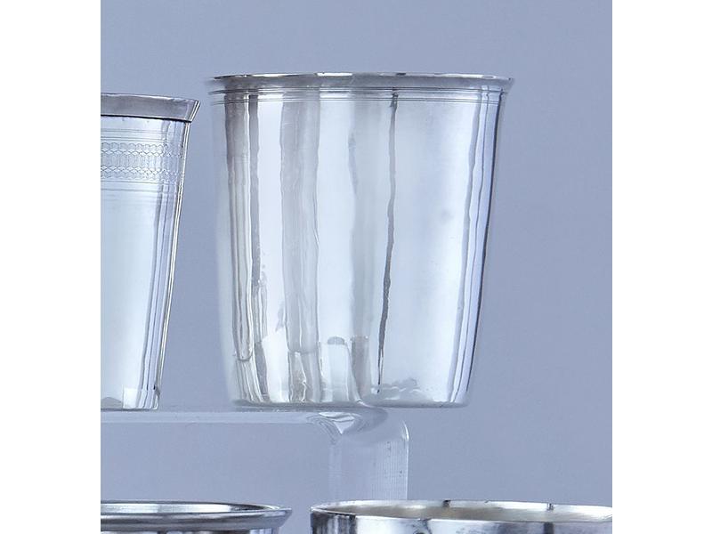 TIMBALE en argent uni.