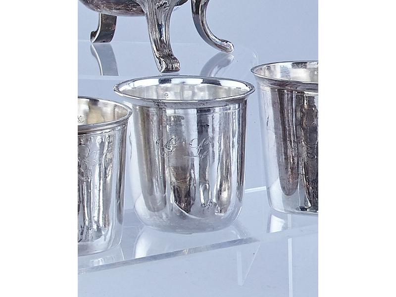 TIMBALE en argent uni chiffrée G.L.
