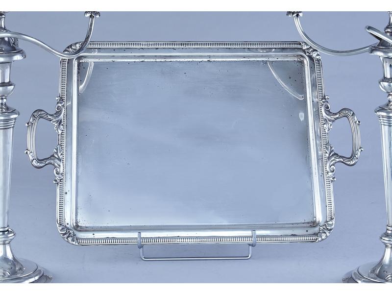 PLATEAU rectangulaire en argent (900) à deux...