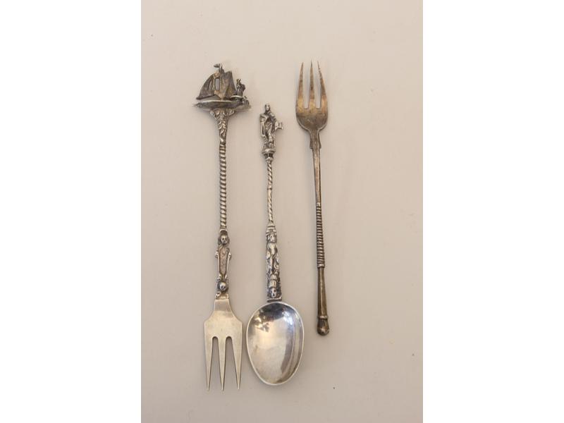 PETITE FOURCHETTE ET PETITE CUILLERE en argent,...