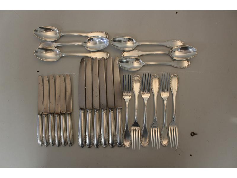 PARTIE DE MENAGERE DE COUVERTS en argent,...