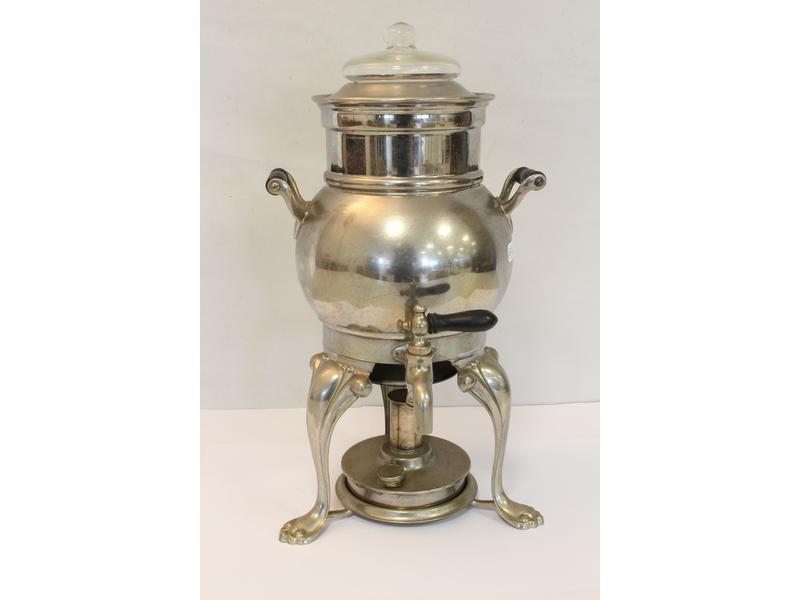 SAMOVAR en métal blanc à deux anses reposant...