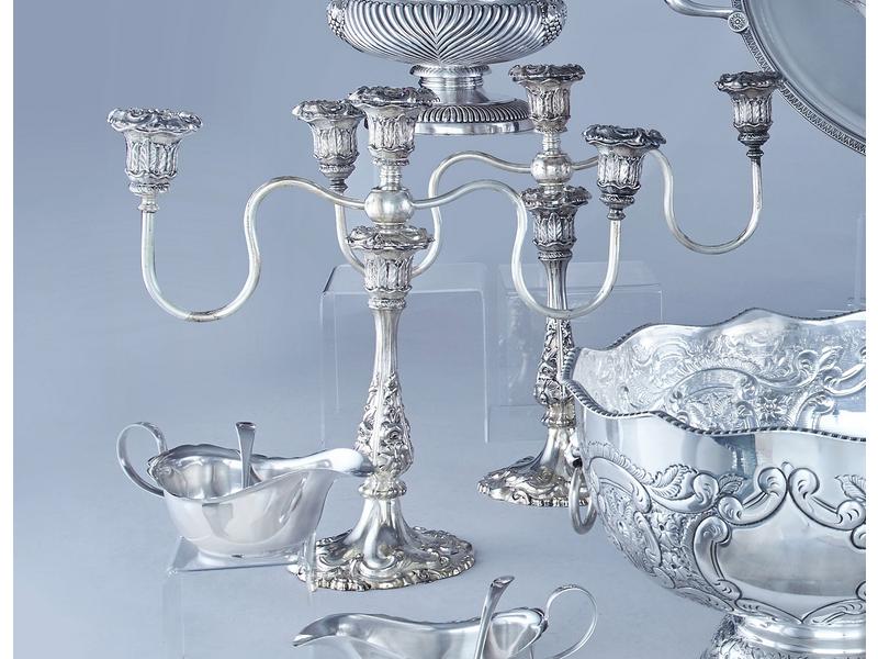 PAIRE DE CANDELABRES à trois lumières en...