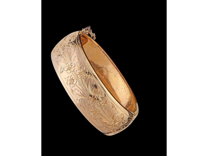 BRACELET manchette articulé en or jaune (18K)...