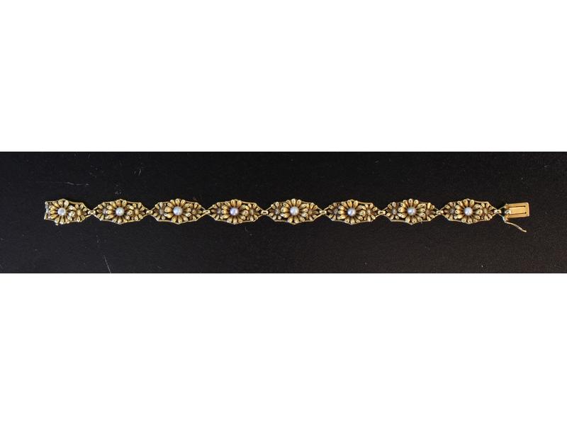 BRACELET en or jaune (18K) à 8 maillons finement...