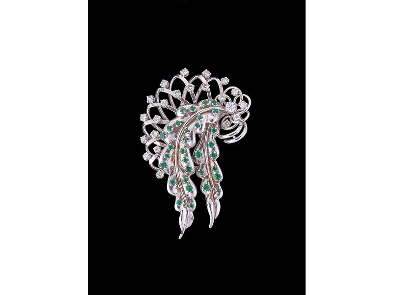 CLIP DE CORSAGE en or gris (18K) en forme...