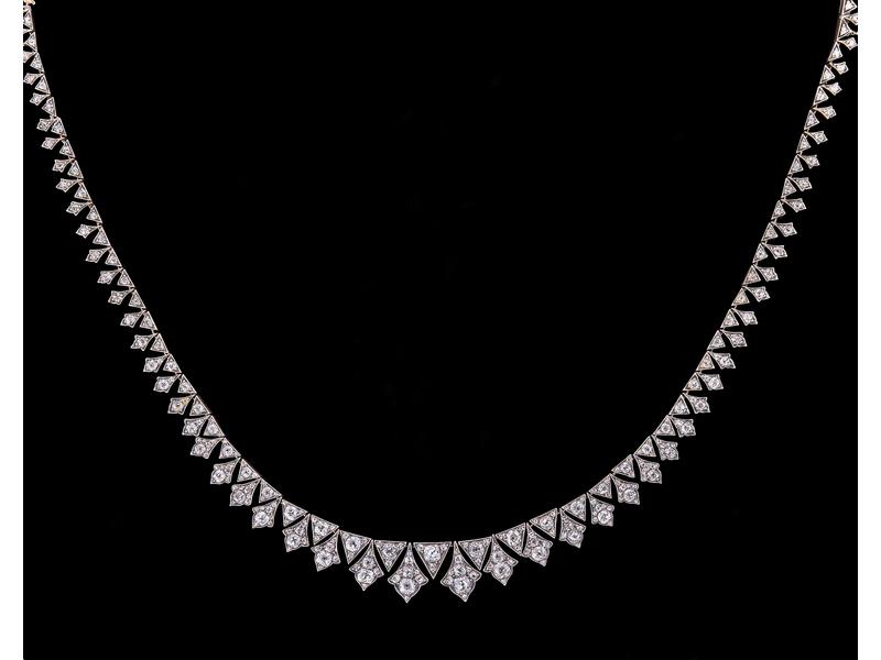 COLLIER ras-de-cou en or jaune (18K) à pendeloques...