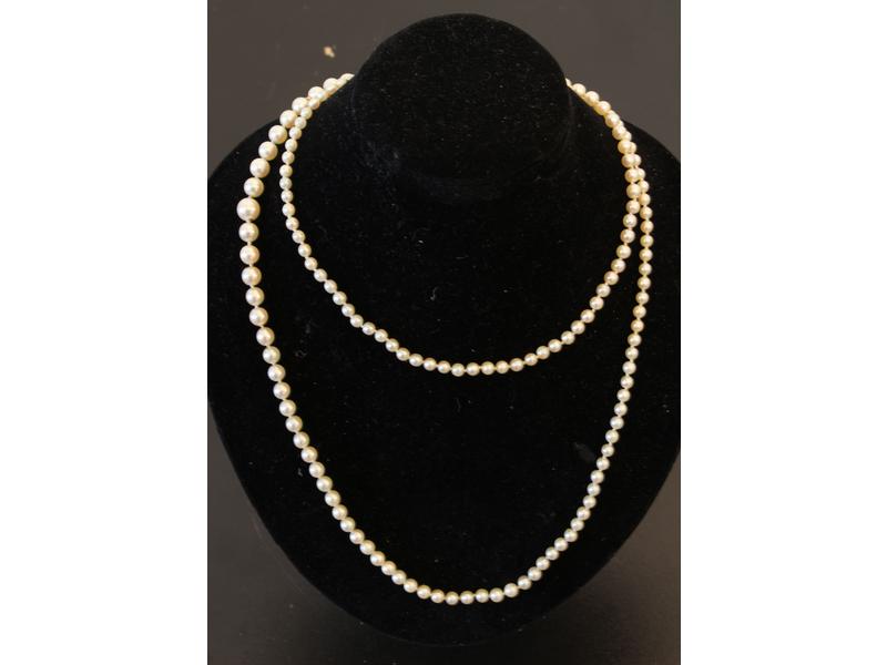 LONG COLLIER de perles de culture en chutes,...