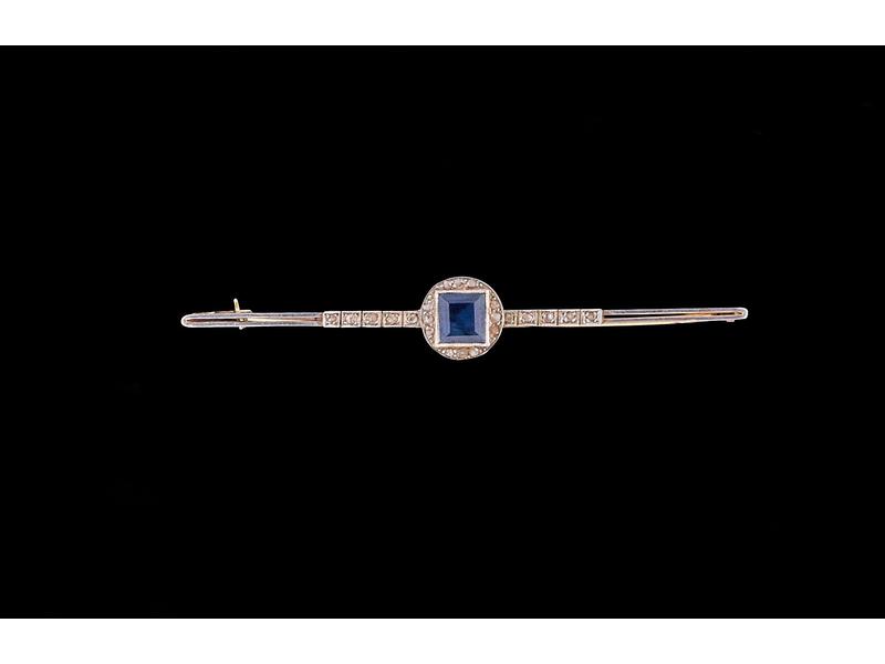 BROCHE BARRETTE en or jaune et gris (18K)...