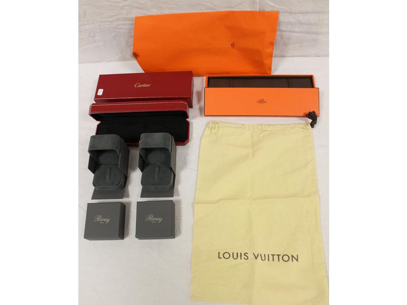 LOT DE BOÎTES : Hermès et son sac, Cartier...