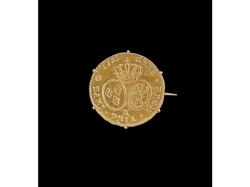 LOUIS D'OR au profil de Louis XVI avec ruban,...