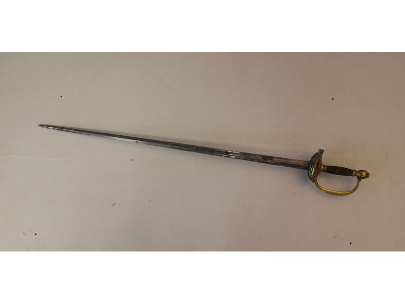 EPEE D'OFFICIER, garde à décor d'aigle.