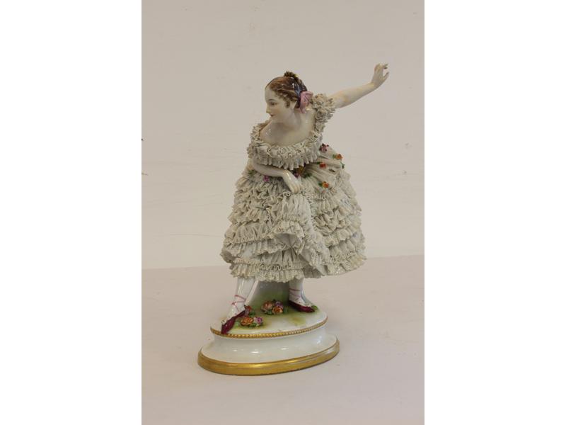 DANSEUSE ESPAGNOLE en porcelaine émaillée...