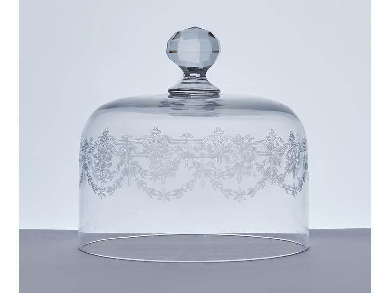 CLOCHE en cristal gravé à décor de guirlandes...