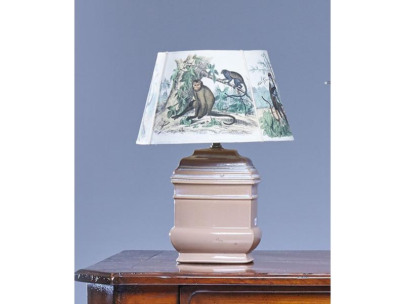 PAIRE DE PETITES LAMPES en porcelaine beige...
