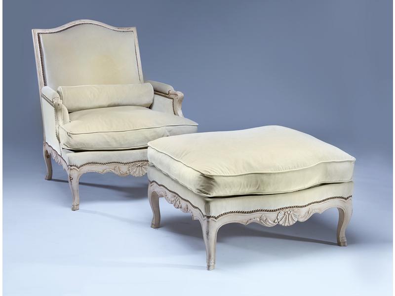 LARGE DUCHESSE BRISEE en bois laqué crème,...