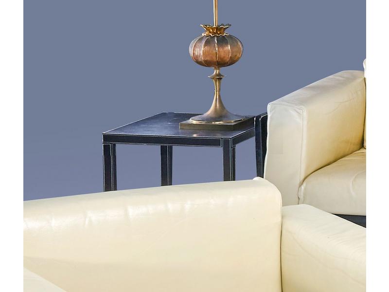 PAIRE DE TABLES BASSES en cuir brun marron...