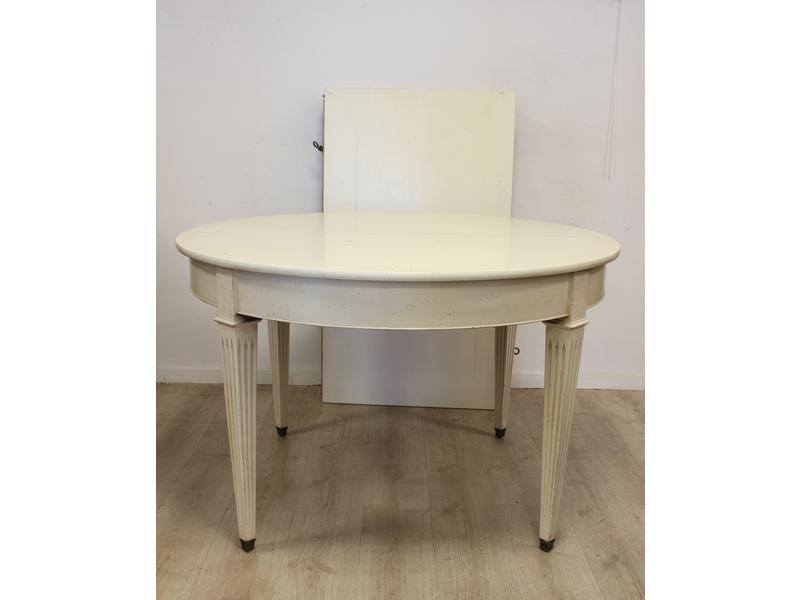 TABLE DE SALLE-A-MANGER en bois relaqué blanc...