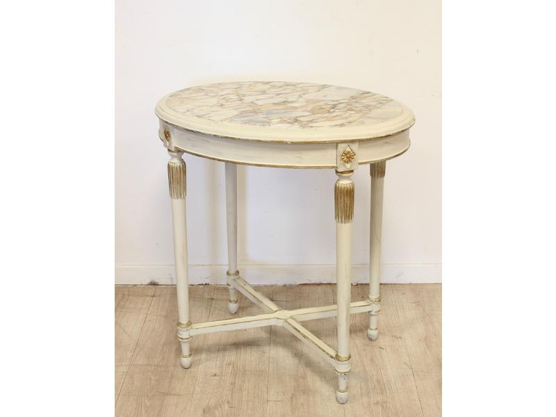 PETITE TABLE OVALE en bois relaqué crème...