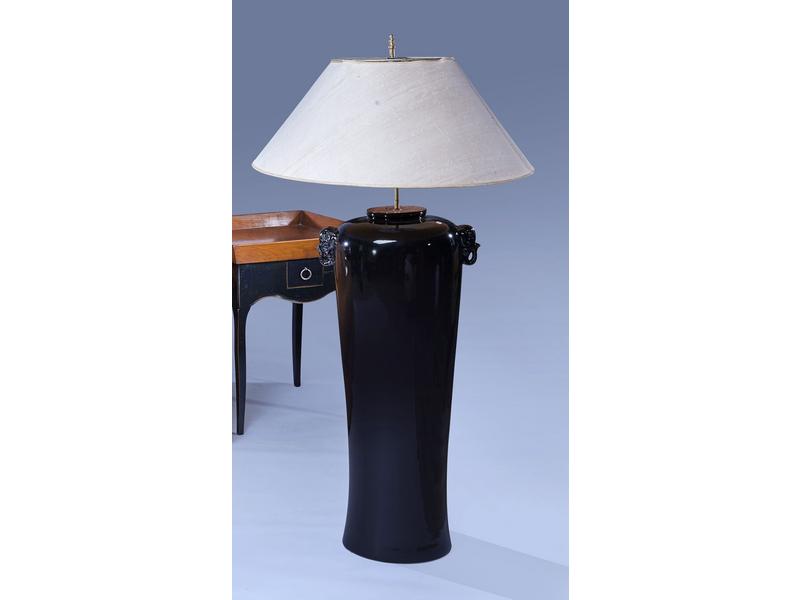 GRAND VASE balustre en porcelaine noire de...