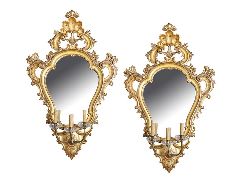 PAIRE DE GRANDES APPLIQUES à fond de miroirs,...